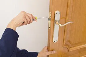 Lock Locksmith Tech Berkeley, IL 708-290-9034 - lock-changing